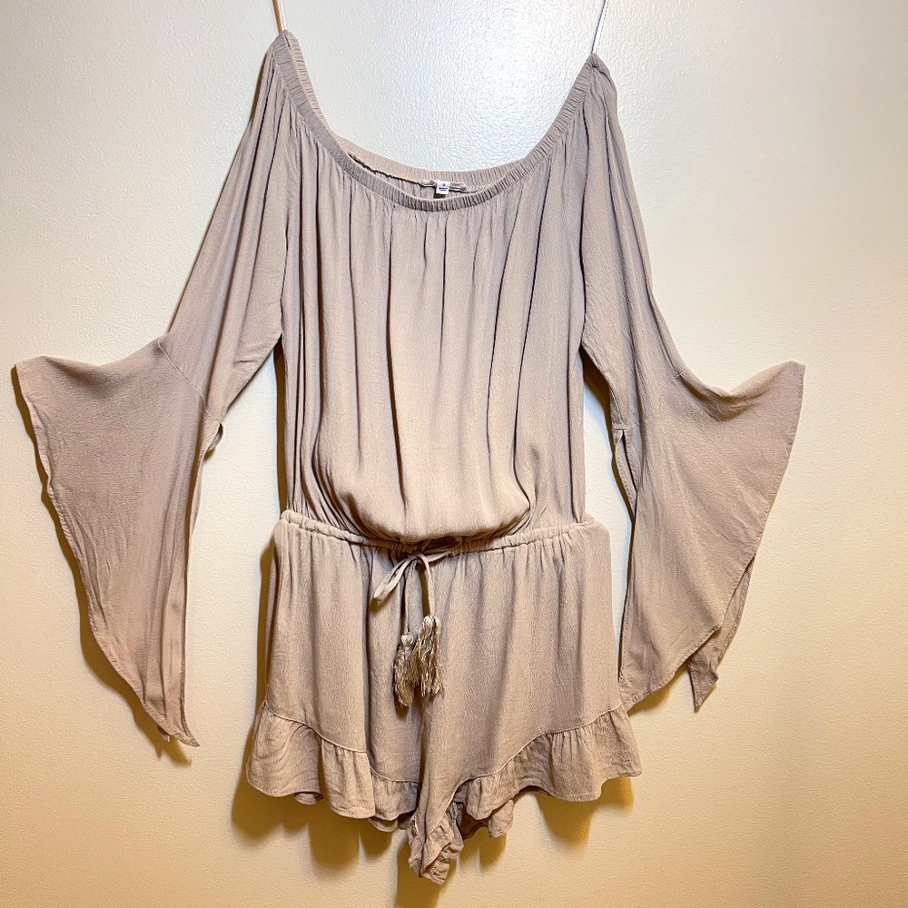 STOLEN HEARTS  Off-the-shoulder small tan romper